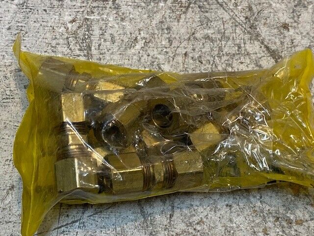 8 Quantity of Parker 2P220 Brass Union Compression Fittings (8 Quantity)