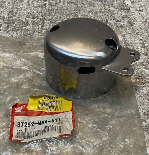 Honda 37252-MB4-671 Tachometer Cover