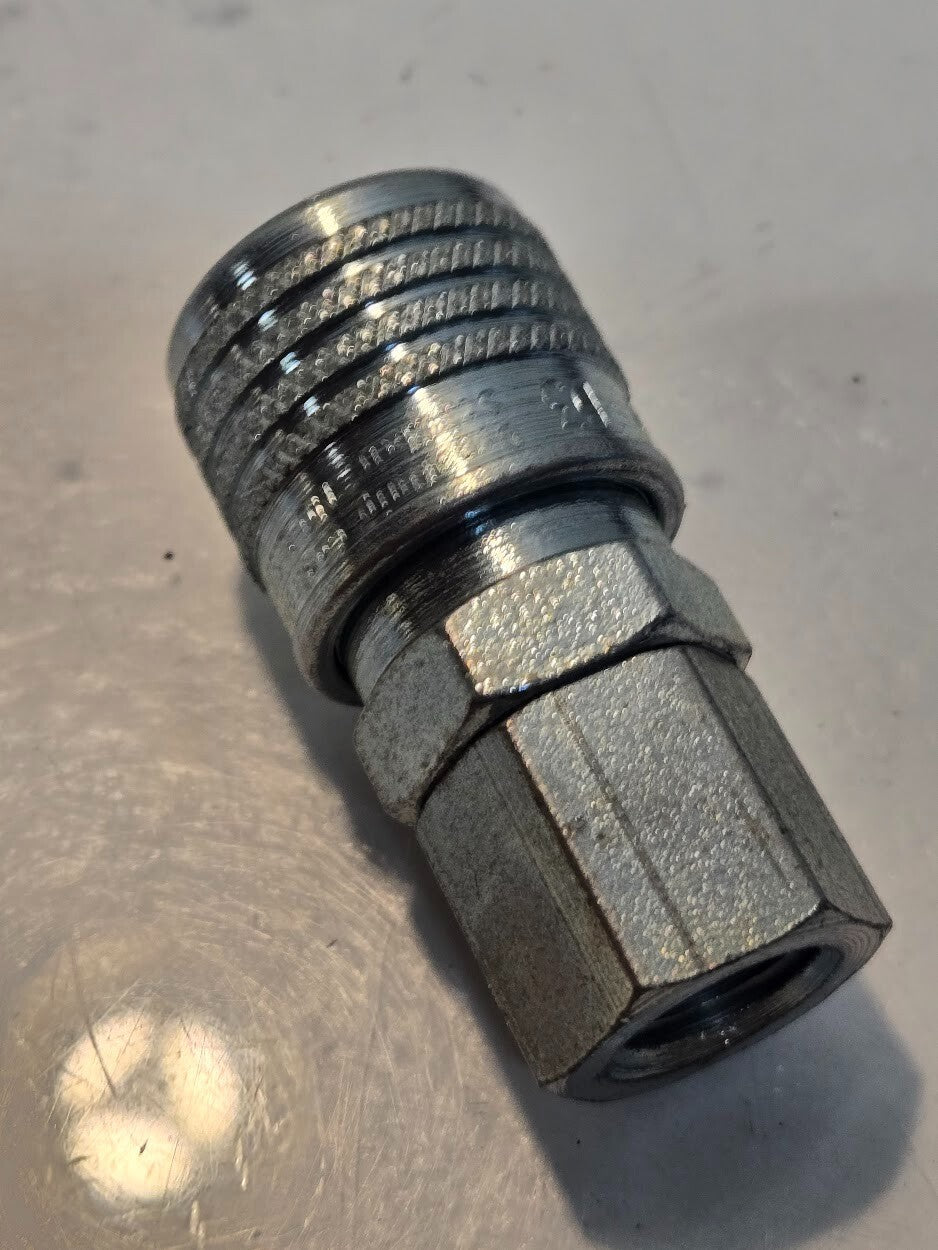 10 Quantity of Dynaquip D3 1/4" Pnuematic Quick Connect Couplings (10 Quantity)