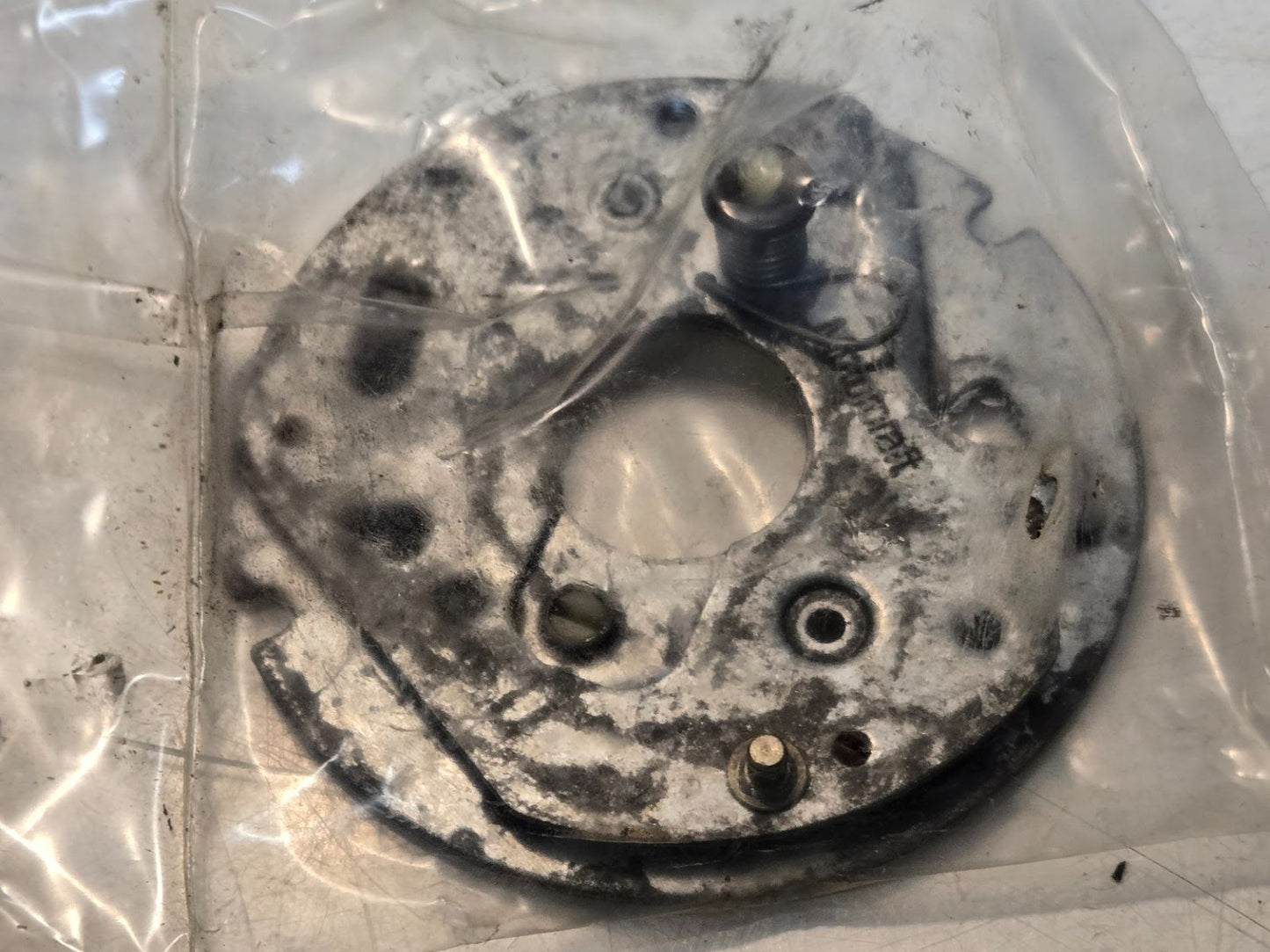 Ford Motorcraft DB-186-A Distributor Breaker Plate | D2PZ-125151-B | 081886