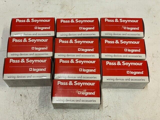 10 Qty of Pass & Seymour L520-C Turnlok Connectors 20A 125V 2P 3W (10 Qty)