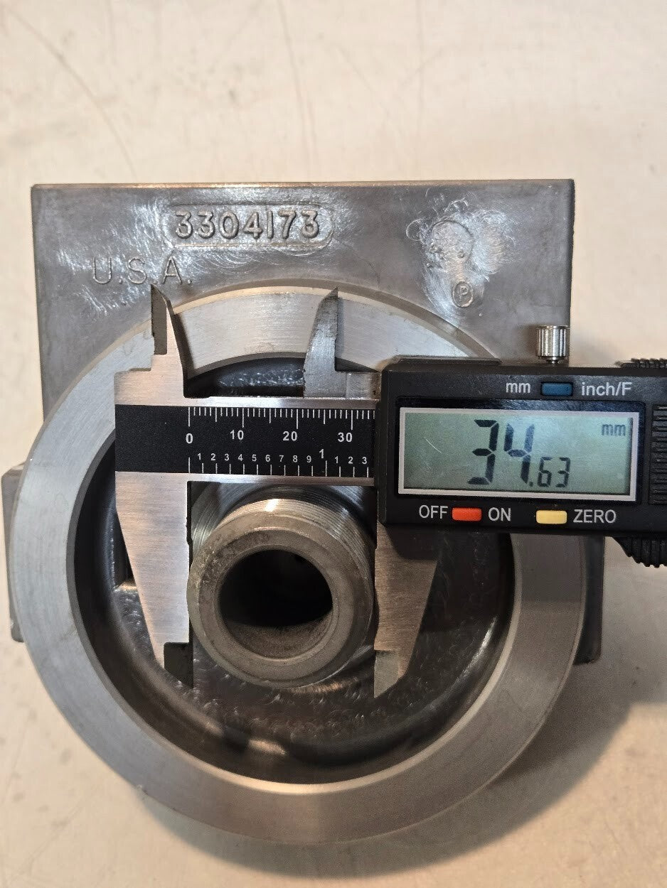 Fleetguard Adaptor Head 3304173S with Luber-Finer LFP-777PB Lube Filter