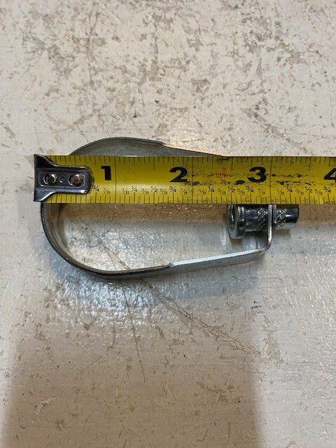 100 Quantity of B-Line 200 1-1/4" Band Swivel Ring Hangers (100 Quantity)