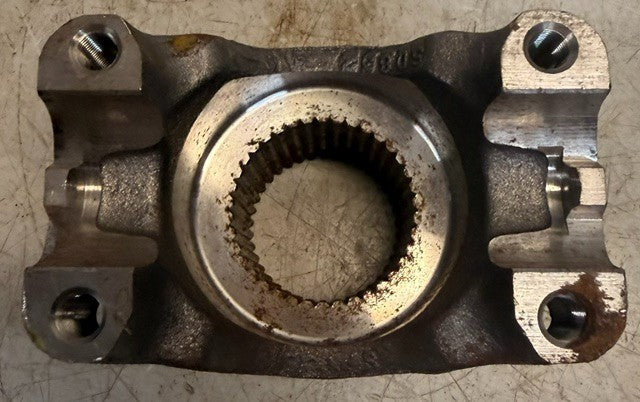 Pinion Axle Flange Yoke SD832 Drivetrain Power Transfer Shaft Coupling Assembly