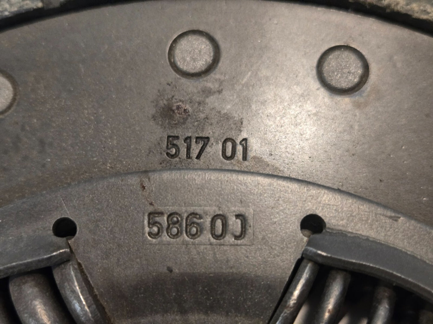 LuK Clutch Disc 58600 | 517 01 | 12-7/8" Diameter | 1 Inch 10 Spline Drive