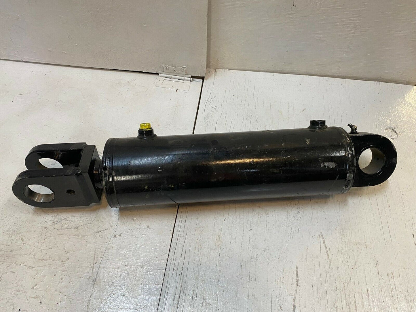 Heavy Equipment Hydraulic Cylinder 29" Long Compressed 5-3/4" Diameter