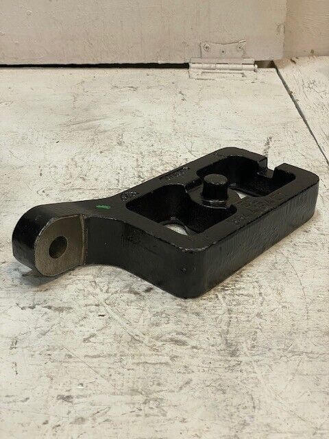 Navistar Front Shock Absorber Axle Bracket Right 5C 3844194C 10113J