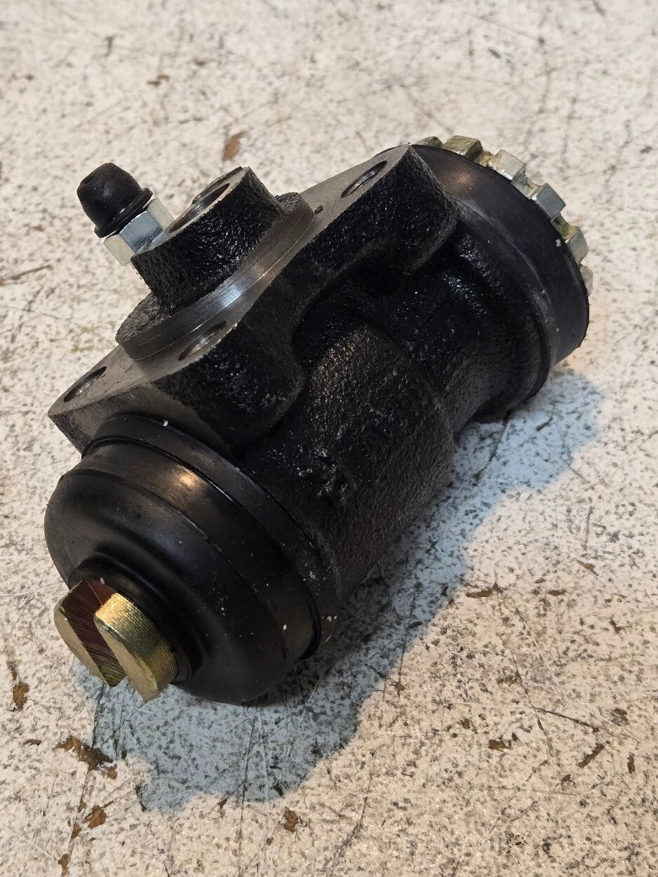 2 Quantity of Rear Right Brake Cylinders for Toyota FJ (2 Quantity)