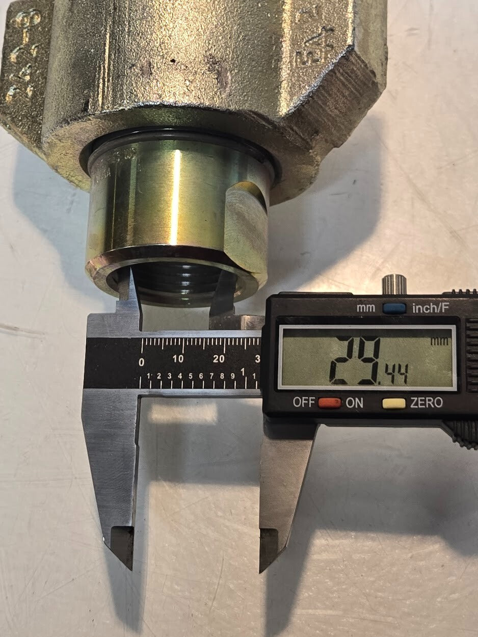 Dixon 242-8 Perfecting Coupling Series WS Wingstyle Hydraulic Threaded Coupler