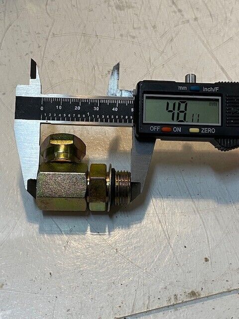 11 Quantity of 90 Degree Hydraulic Swivel Adapters 48mm L 39mm W 19mm Thread