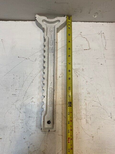 Norco Rack Bar for 6 TON Jack Stand, White, 15" Long 4-3/8" Wide