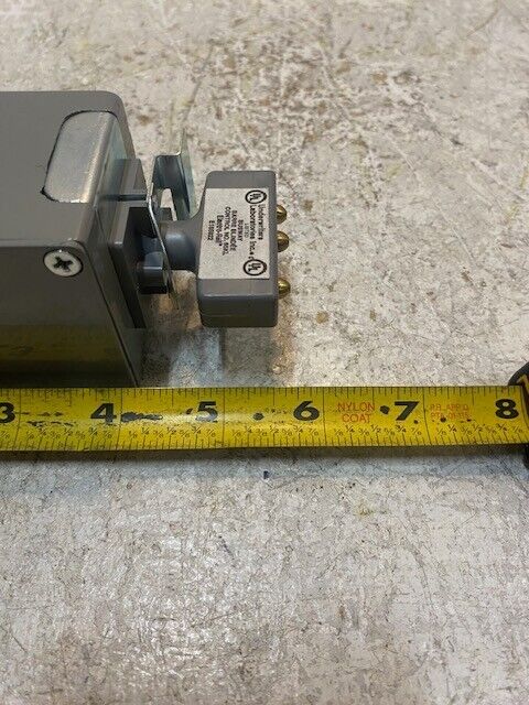 ER Non-Fusible 3-Pole Plug In Jack w/ Box & Cable Grip ERS-53P