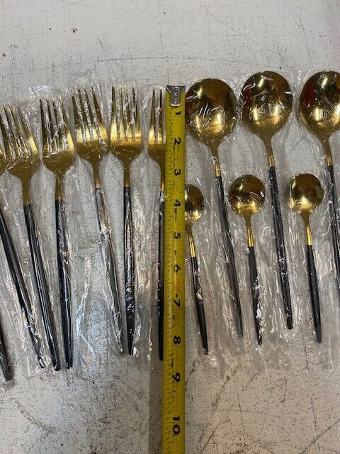 Jieyang Yigang Industry & Trade Co 24 pcs Black & Gold Silverware