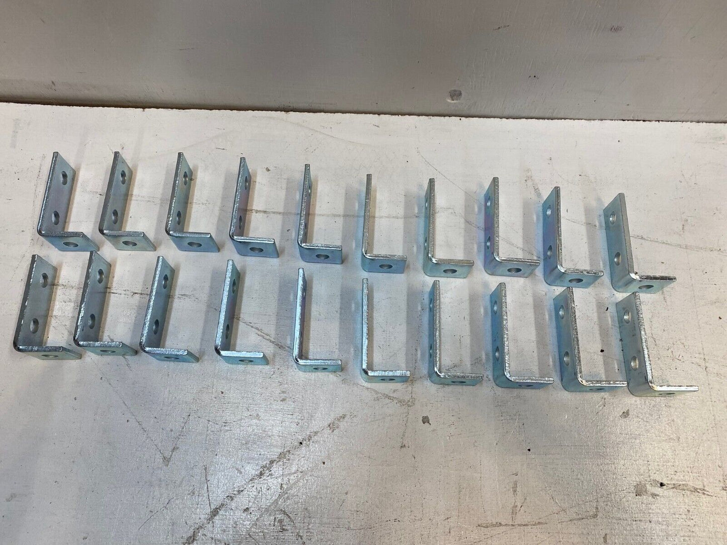 20 Quantity of Silver Angle Brackets 2HAJ1 (20 Quantity)