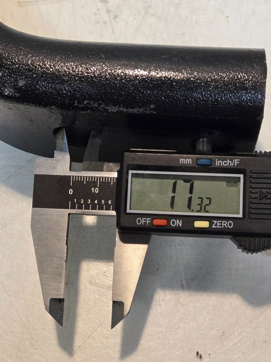 CNH Swinging Drawbar | 9.5" Long 2.5" Wide 1" Thick | 33.5 mm Clevis Hole