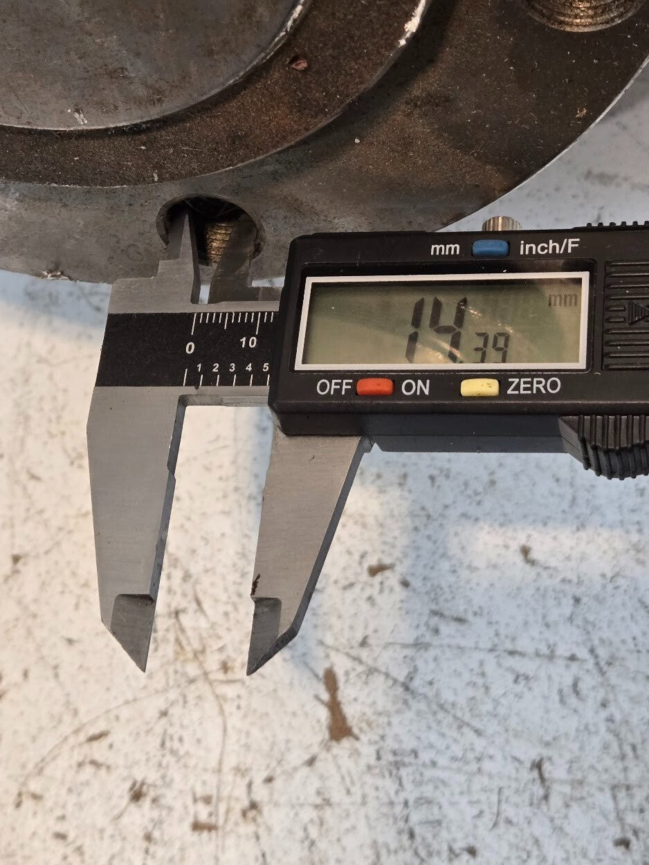 Tractor Hub and Cover M20BW 5L6