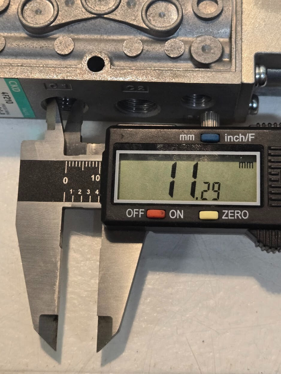 CKD 4F210-08 Pnuematic Solenoid Valve DC24V | 7Z13 G | 0.1-1.0 MPa | C1C2 E1SE2
