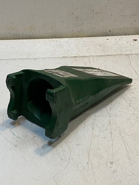JCB 510/86201 Point V Tooth Point V29TYL | 9-1/2" L 4" W 3-1/2" H