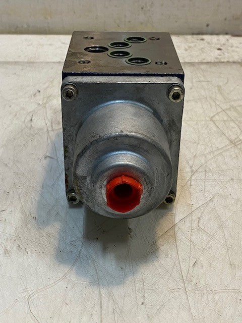 Hydraulic Directional Control Valve 821149EE 9" L 3-3/16" W 2-3/4" H 11mm Holes