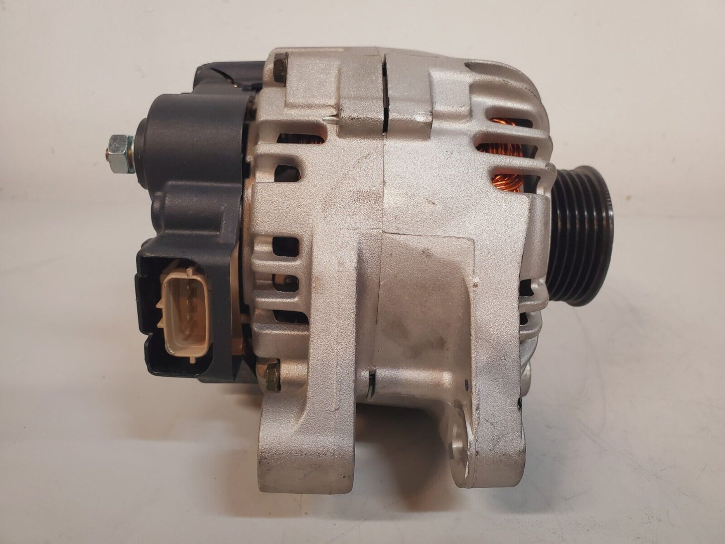 Valeo Remanufactured Alternator 37300 39435RU | 0504022130 | GQ0043