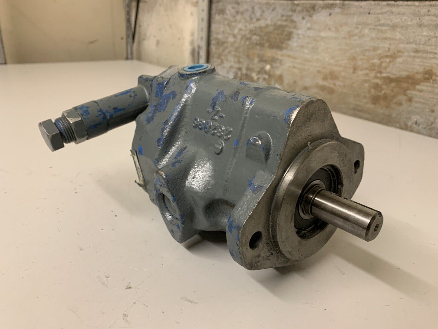 Vickers Eaton PVQ10-A2R-SE1S-20-C21-11 Hydraulic Axial Piston Pump