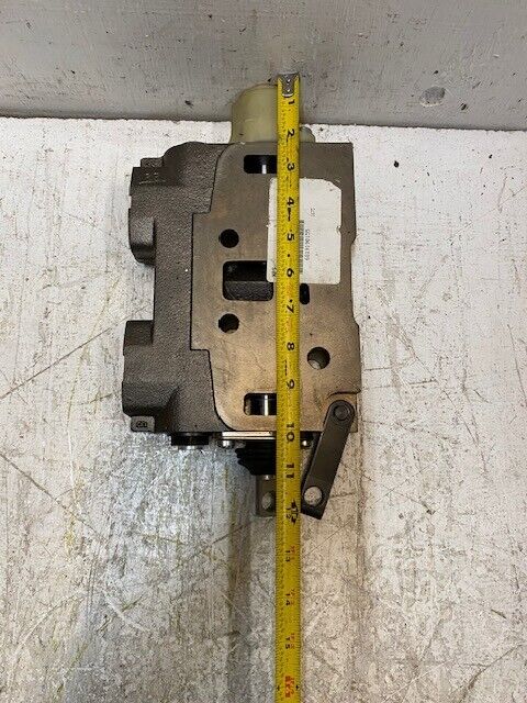 Hydraulic Sectional Control Valve 3955327 12" Long 6-1/4" Wide 2-1/8" Thick