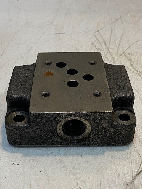 Vickers Hydraulic Valve Block Subplate 4-1/2" x 4" x 1-1/2" 17mm Bore