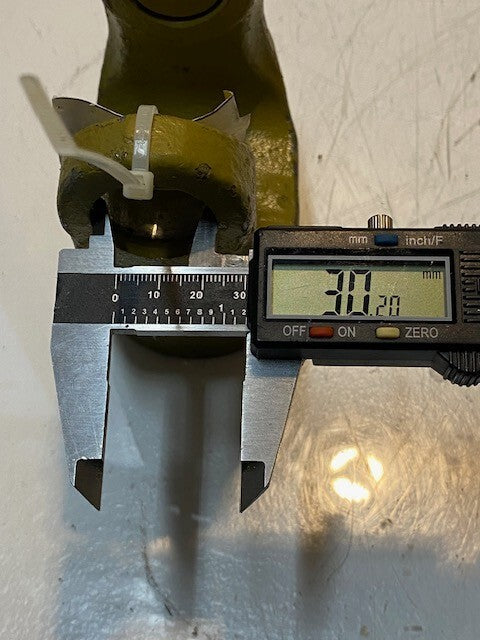 Weasler Metric Yoke 800-8610 IMPL 1-1/4" RD 32mm Bore 30mm Pin Hole