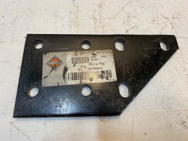 International Reinforcement Bumper Bracket 1661004C1