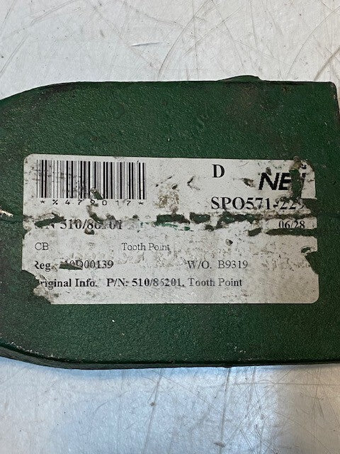 JCB 510/86201 Point V Tooth Point V29TYL | 9-1/2" L 4" W 3-1/2" H