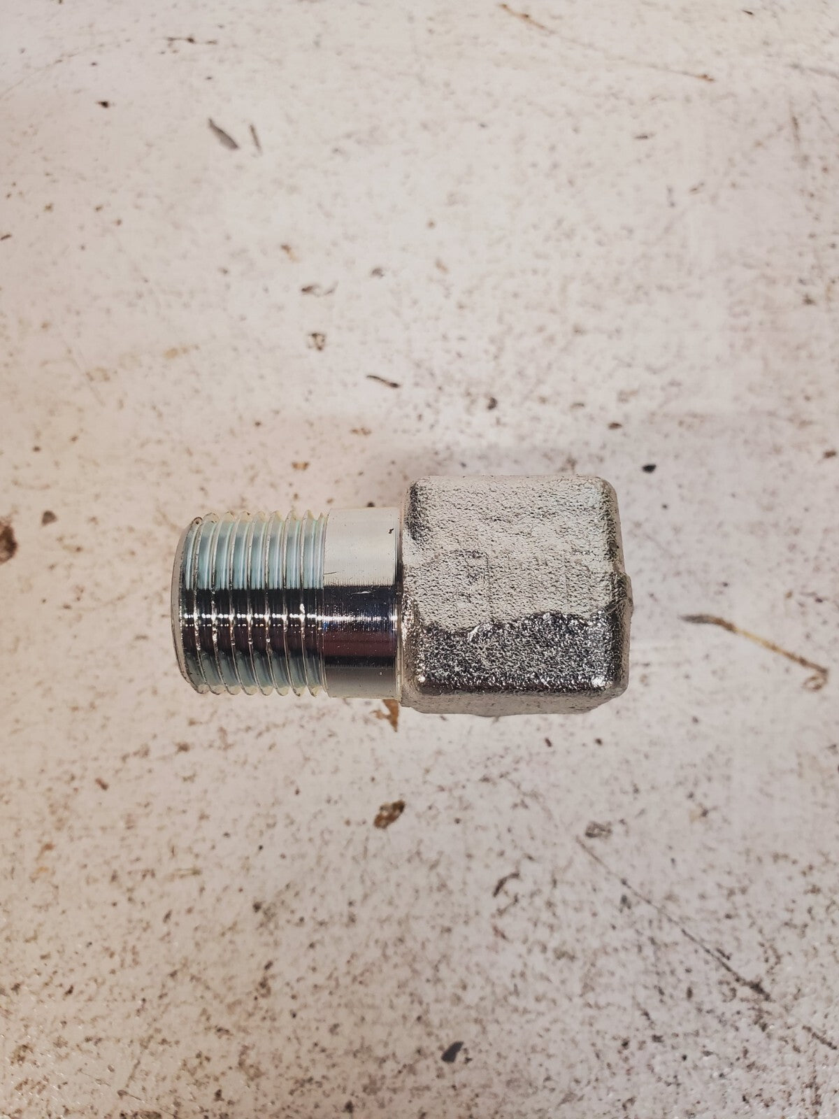 8 Qty of 3/4" Male Pipe x 3/4" Male Pipe 90 Degree Hydraulic Fittings (8 Qty)