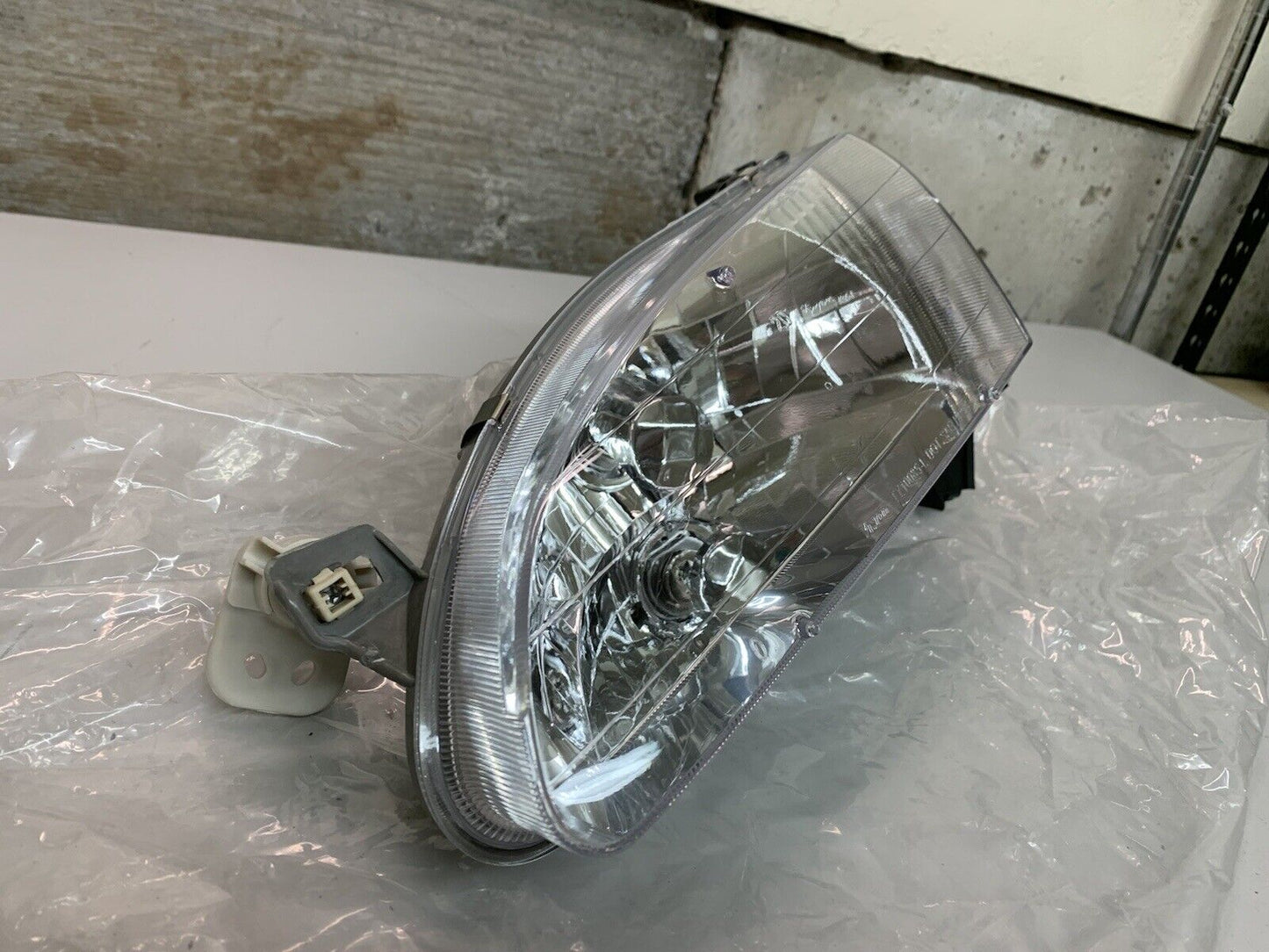 Vision Automotive TY10085-L Toyota Corolla Headlight