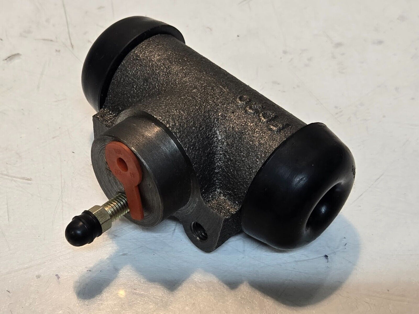 TCIC Brake Cylinder FD20 for Forklift | TCIC 29 J | 3 7/8" Long 1 1/2" Diameter