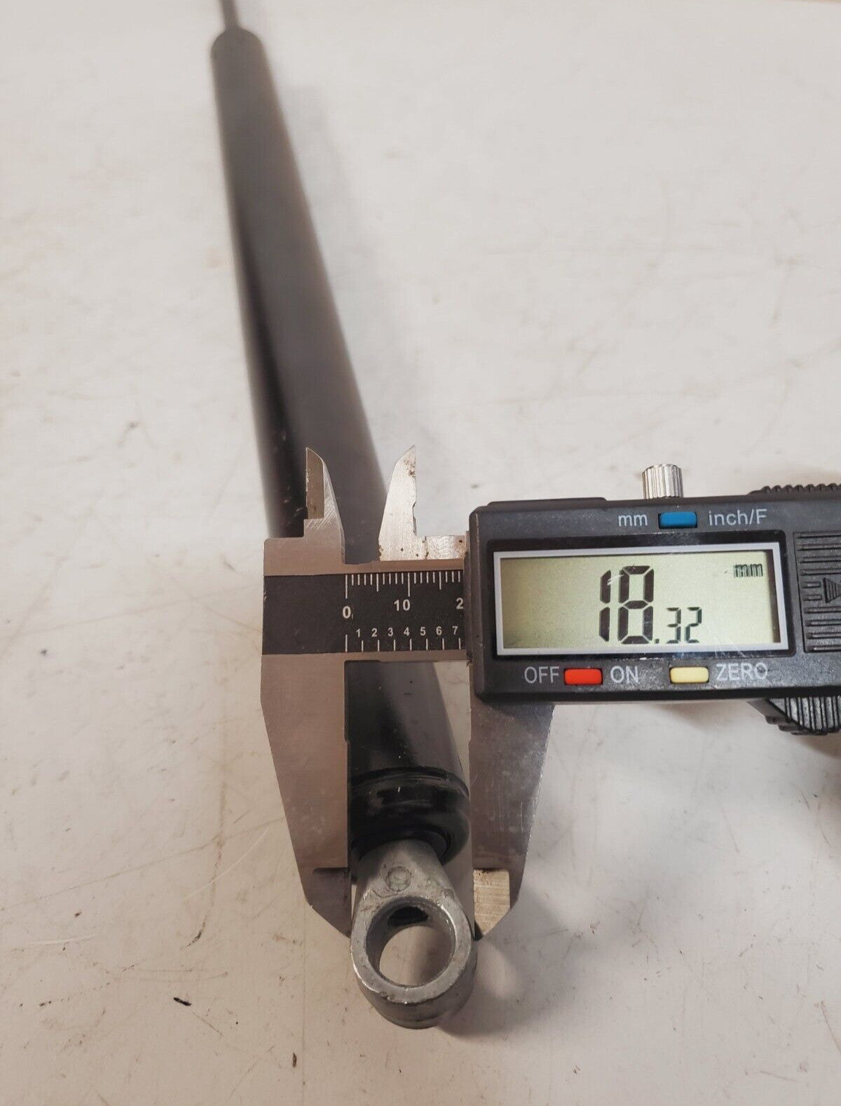 Suspa Varilock Shock Absorber 03052081 | F1 400N | M/J 12/13 | Typ HY4