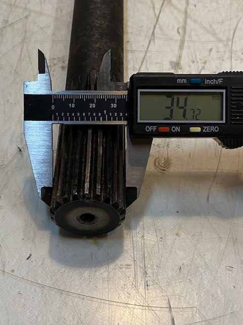AGCO 3801424M1 Shaft 35mm 21-Spline 21-1/4" Long 33mm OD Shaft