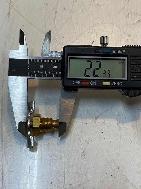 67 Quantity of Brass Drain Valves 22mm L 10mm Thread 8mm End (67 Quantity)