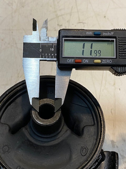 Engine Mount 11321-40U00 | 8866 | 8-1/4" Long 5" Wide 3-1/4" Thick 12mm Bore
