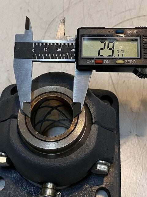 MFG Co. 4-Bolt Pillow Block Flange Bearing 4-1/4" W 2-1/2" H 30mm Bore