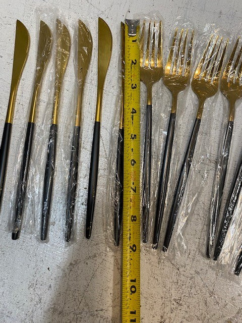 Jieyang Yigang Industry & Trade Co 24 pcs Black & Gold Silverware
