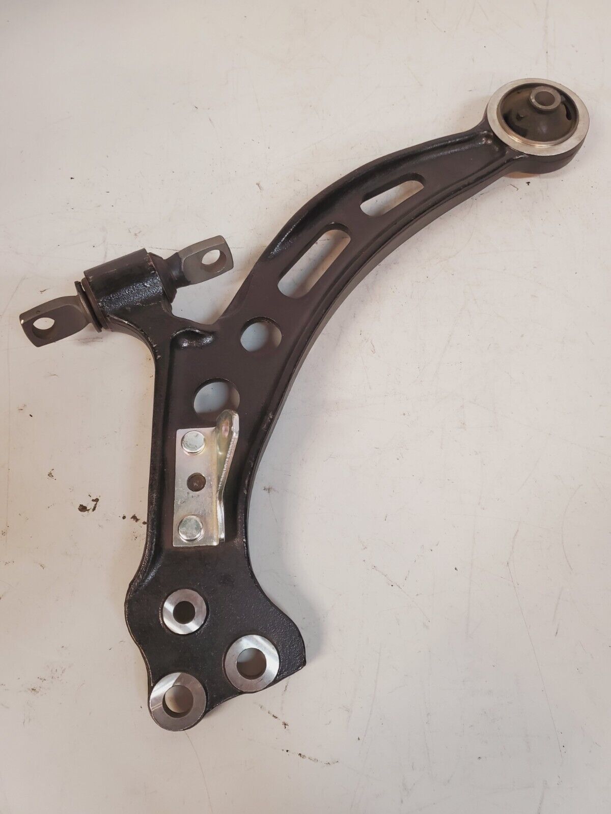 Front Left Lower Control Arm 05006L