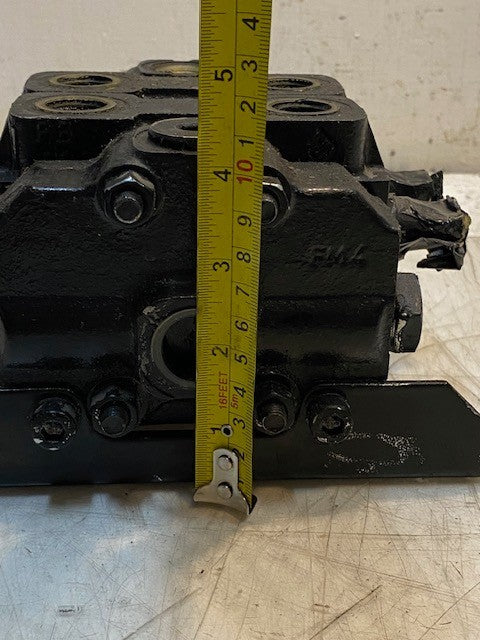 Hydraulic Directional Control Valve FM4 | FM5 | 7" x 9-1/2" x 4-1/4"