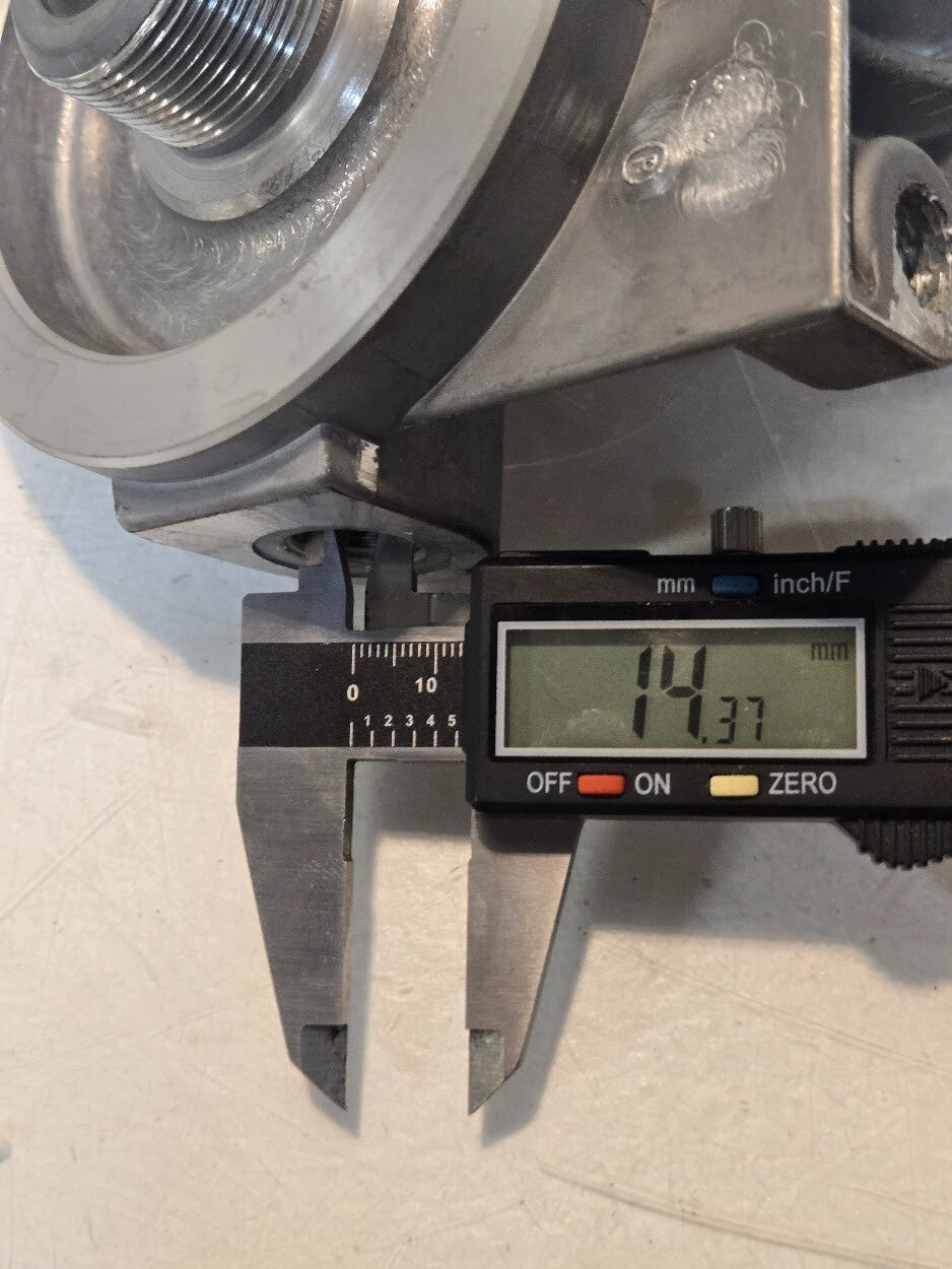 Fleetguard Adaptor Head 3304173S with Luber-Finer LFP-777PB Lube Filter