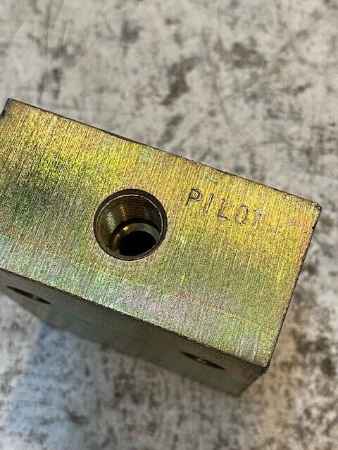 Hydraulic Pilot Valve Manifold Block 830677 3-1/2" Long 2-1/2" Wide 1-1/4" Thick