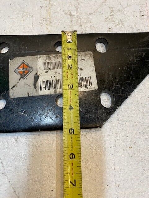 International Reinforcement Bumper Bracket 1661004C1