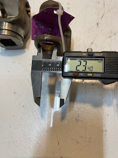 2 Quantity of Weasler 06511-3254 Yoke .675 Shaft .938/.9 Square (2 Quantity)