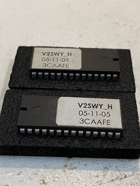2 Quantity of Integrated Circuit Eprom Chips V2SWY_H | 3CAAFE (2 Quantity)