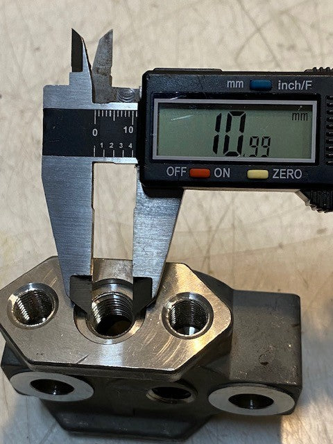 Hydraulic Valve Body Manifold CF8M 316 | 3-1/4" Long 2-3/8" Wide 34mm Bore