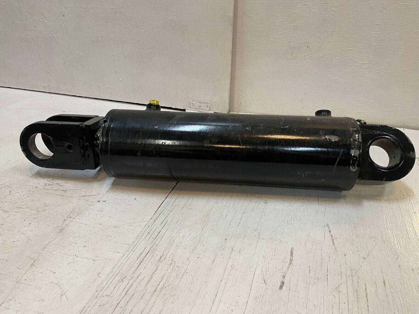 Heavy Equipment Hydraulic Cylinder 29" Long Compressed 5-3/4" Diameter