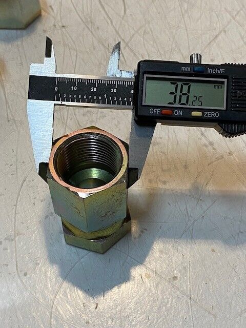 8 Quantity of Female Pipe Swivel Fittings 30mm Top End 29mm Bottom End (8 Qty)