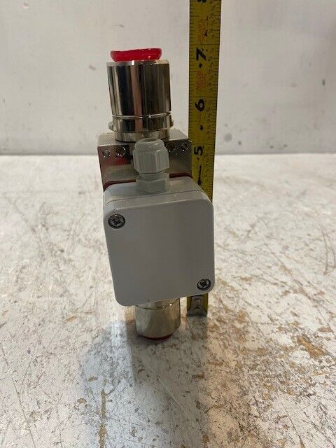 Kobold Flow Sensor DF-0306 Range 0.4-5.0 GPM 1/2" NPT 230 Psi 48722